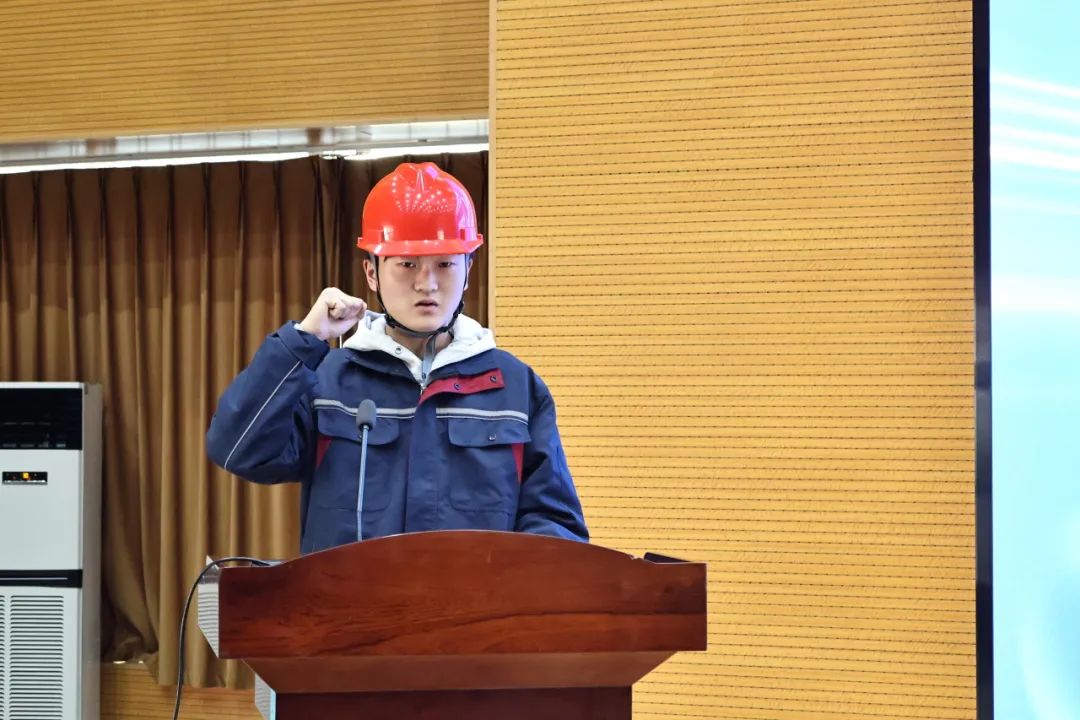 以优异成绩斩获大赛第一名
