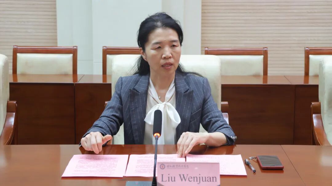 莫桑比克青年和体育部部长凯法丁·马纳