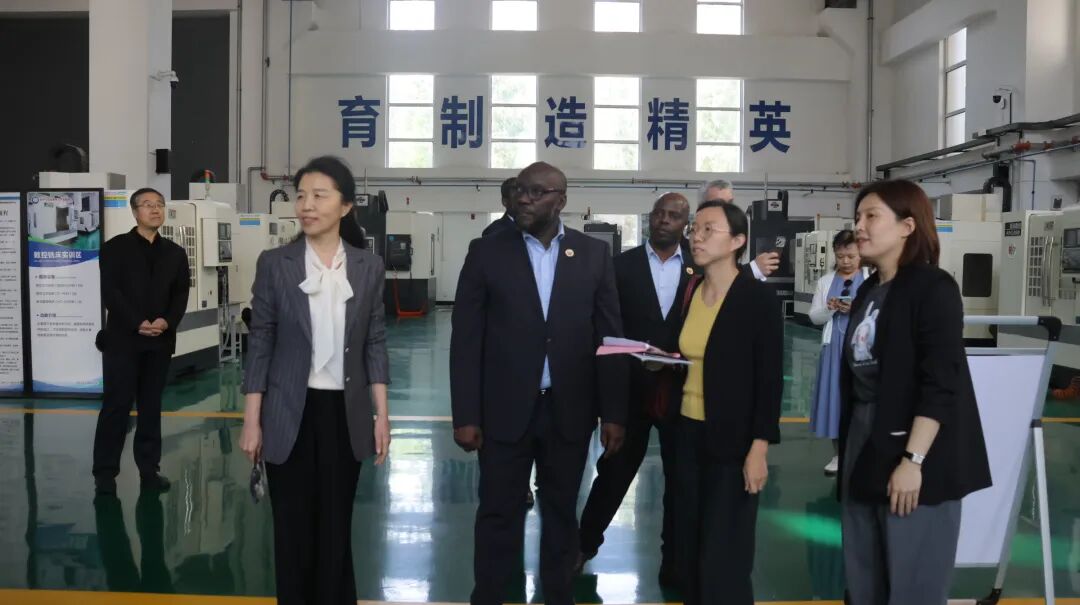 例如校必赢3003登录新手怎么玩书记
