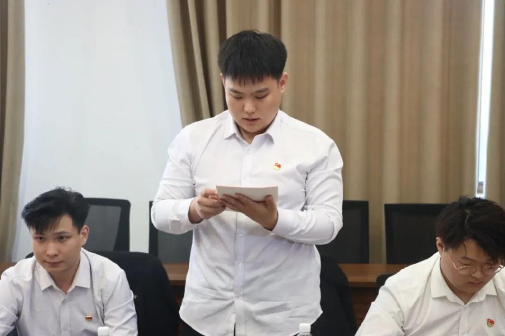 汽车工程系第一党支部全体党员参加此次