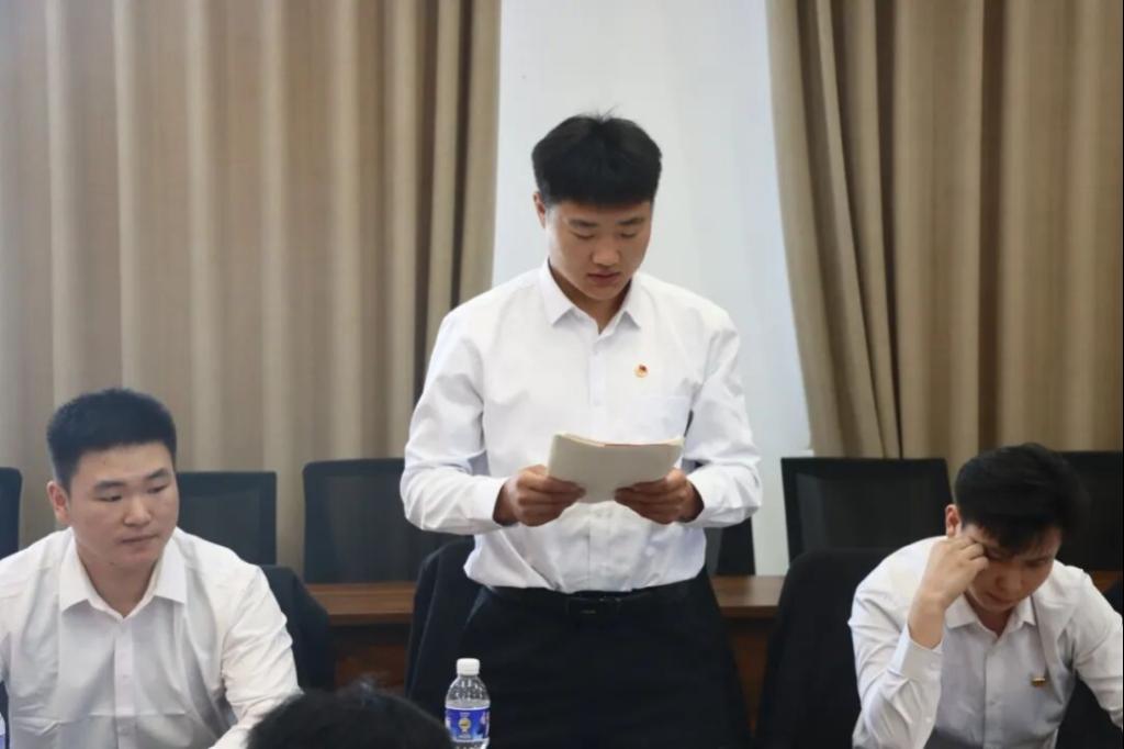 张嘉轩5名同志转为中共正式党员的转正