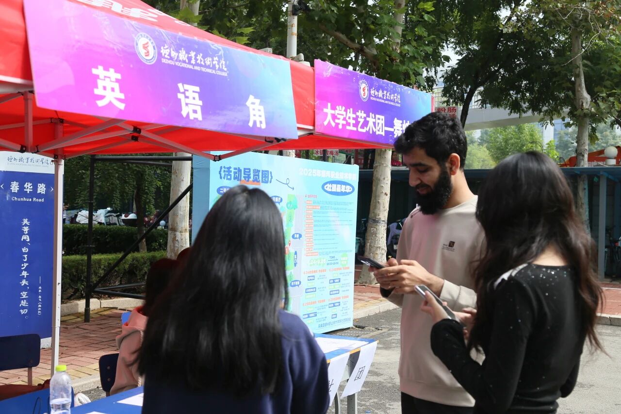社团纳新热潮席卷整个校园