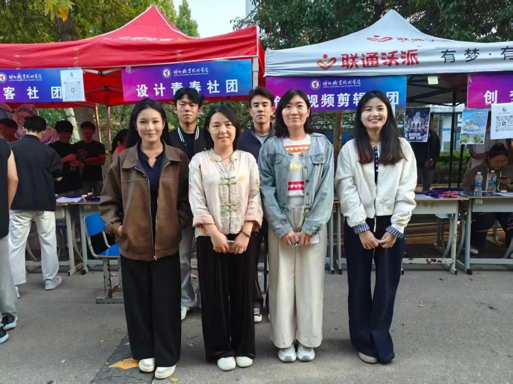 开学的余音还在校园回荡