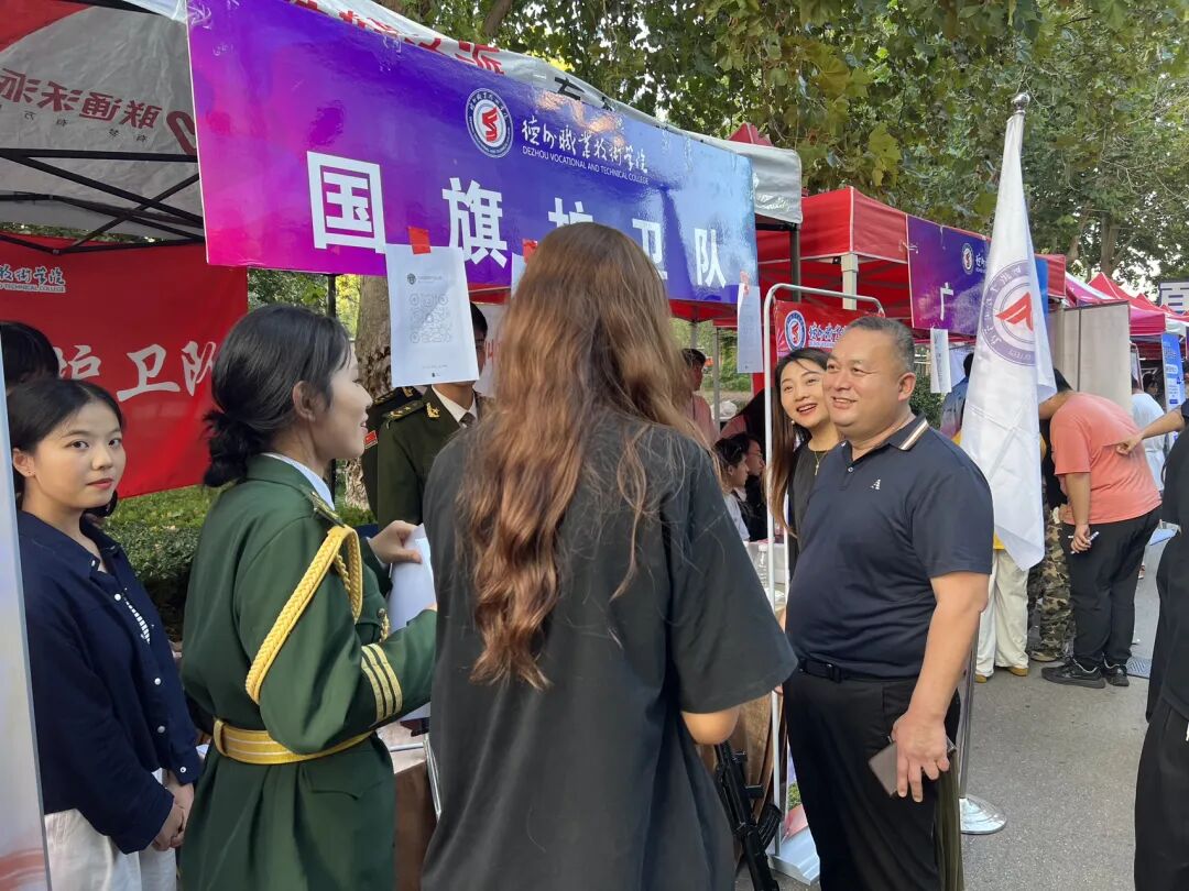 社团纳新热潮席卷整个校园