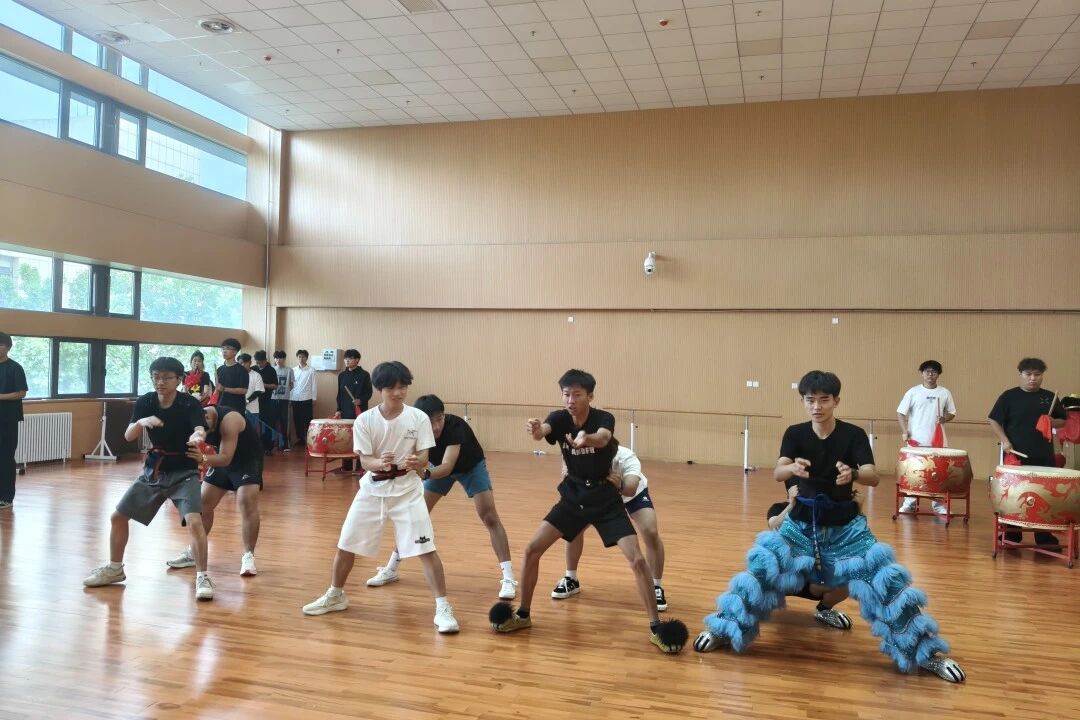 尽显传统狮舞独特气韵