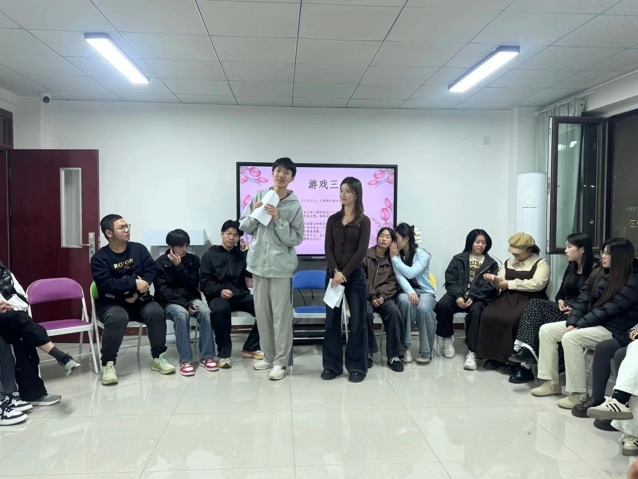 同学们暂时放下课业
