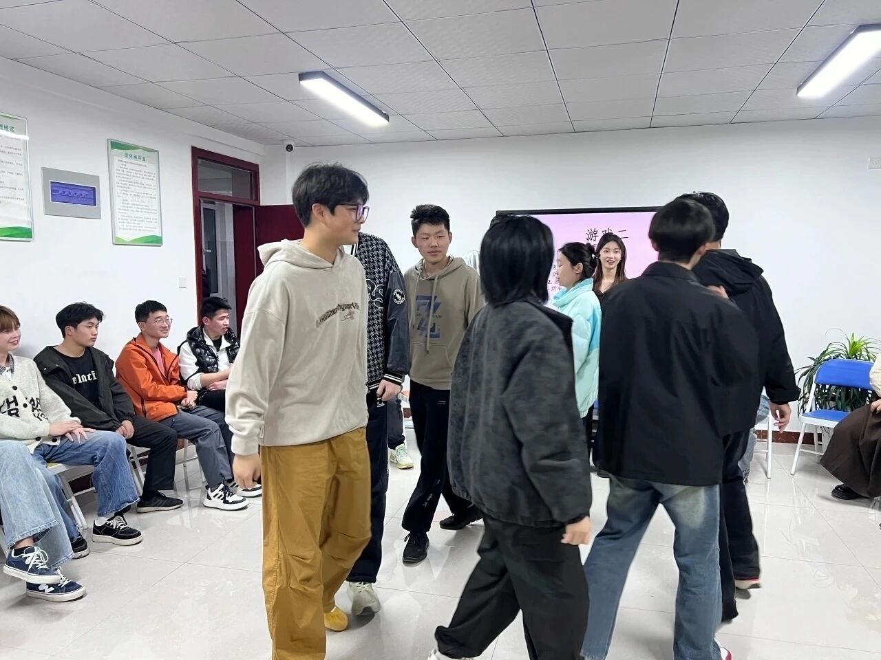 温暖同行”为主题的必赢3003登录新